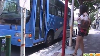 Δημόσια Στοματική Ευχαρίστηση Και Εσωτερική Εκσπερμάτιση Του Chinatsu Στην Ιαπωνία
