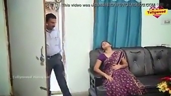 Isteri Desi Mendapat Urutan Sensual Dari Doktor
