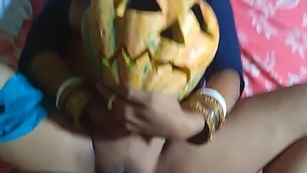 Cuộc Gặp Gỡ Theo Chủ Đề Halloween: Tình Dục Mãnh Liệt Với Người Yêu Cũ