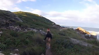 Une Rencontre Chaude À La Plage Avec Une Touche De Coquinerie
