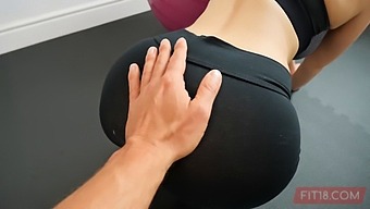 핫한 체육관 여자가 Hd로 타이트한 엉덩이를 따먹고 크림파이를 받는 것을 지켜보세요