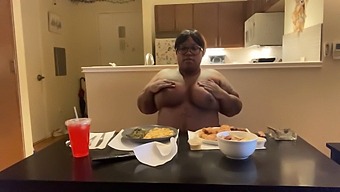 La Cuisine D'Thelma: Une Vidéo De Sexe Sur Le Thème De Thanksgiving Mettant En Vedette Will Powers