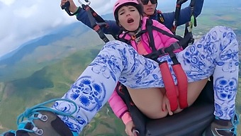 Aventura Cu Parapanta Alimentata De Adrenalina Duce La Un Orgasm Exploziv