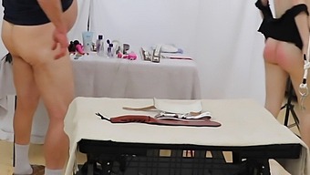Duas Mulheres Lindas E Amarradas Recebem Prazer Oral E Facial.
