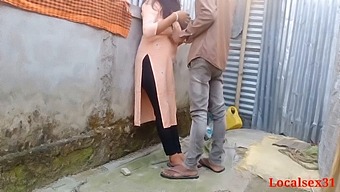 ग्रामीण महिलाएं आउटडोर यौन गतिविधि में संलग्न होती हैं (स्थानीय लोगों द्वारा आधिकारिक वीडियो31)