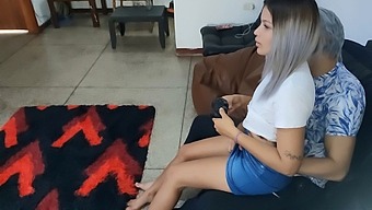 Majdnem Elkaptak A Szülei, És A Látogatása Során Egy Játékkal Kényeztetem A Menyemet