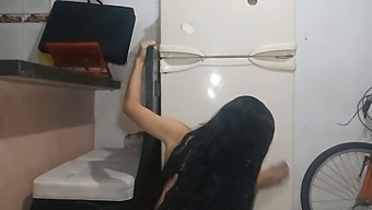 Las Habilidades Orales De Mi Hermanastra Fueron Puestas A Prueba Mientras Ella Tomaba Ansiosamente Mi Gran Pene En Su Boca