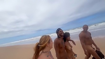 ¡diversión Nudista En La Playa Con Amigos Sexys, Lo Que Resulta En Una Follada Increíble!