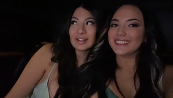 Trío Bisexual Con Latinas Y Fetichismo De Pies